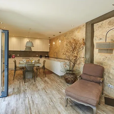 Oasis - W Pool Near Centre *