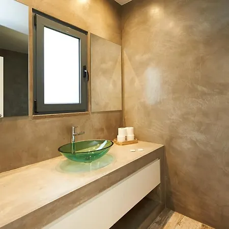 Oasis - W Pool Near Centre Cascais