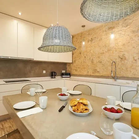 Oasis - W Pool Near Centre