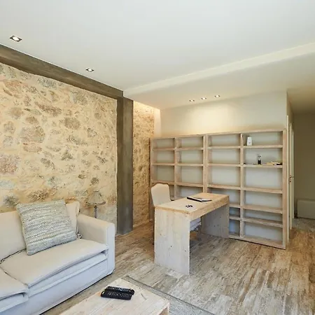 Oasis - W Pool Near Centre