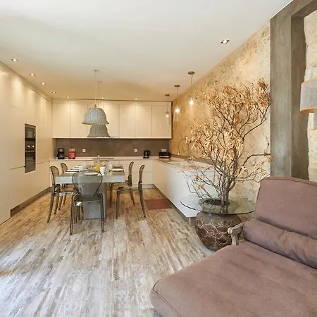 Oasis - W Pool Near Centre Cascais